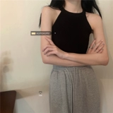 Короткая трикотажная майка топ, облегающий крой, по фигуре, для маленькой груди