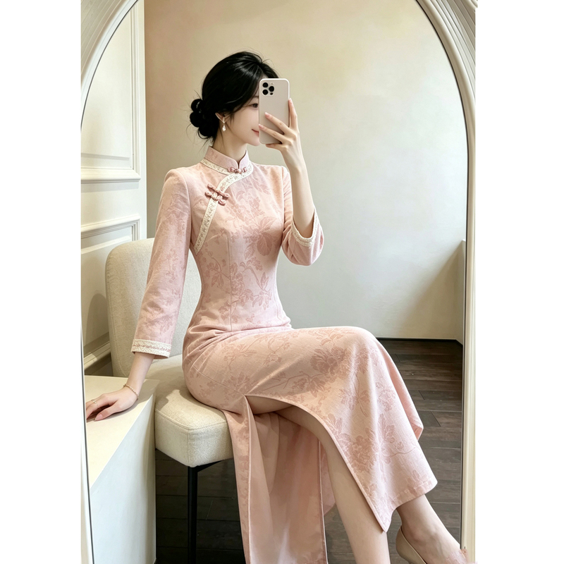 Pink Long-Sleeved Cheongsam 2026 New Autumn Style, Stunning New Chinese Style, Suitable for Everyday Wear, Long Engagement and Marriage Registration Dress Pink Long-Sleeved Cheongsam 2026 New Autumn Style, Stunning New Chinese Style, Suitable for Everyday Wear, Long Engagement and Marriage Registration Dress