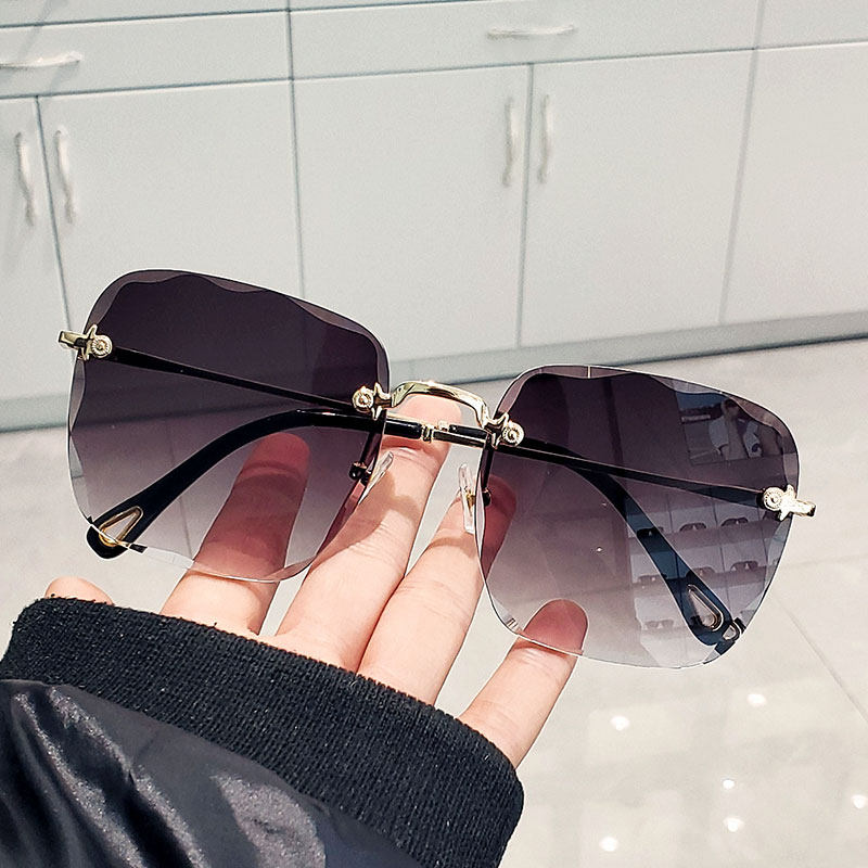 Sunglasses 2020 new fashion women's big frame square frameless fashion simple personality gradient color sunglasses anti-UV