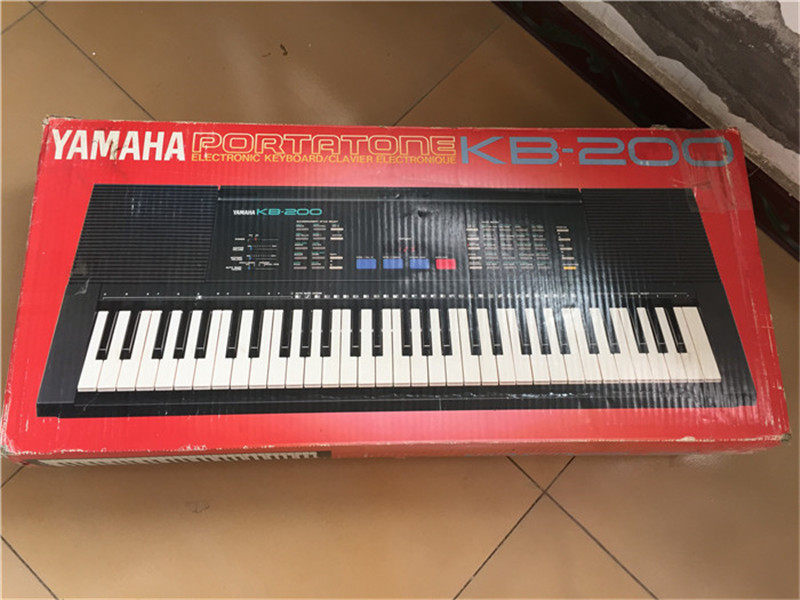 99 percent of new Japan imported original clothes YAMAHA Mountain leaf KB-200 electronic violin professional examination examination