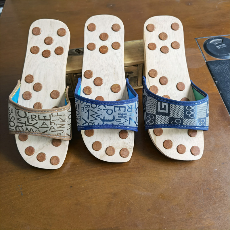 Foot Massage Slippers with Real Stone Acupuncture Points for Men, Non-Slip Indoor Wellness Wooden Clogs for Home Use