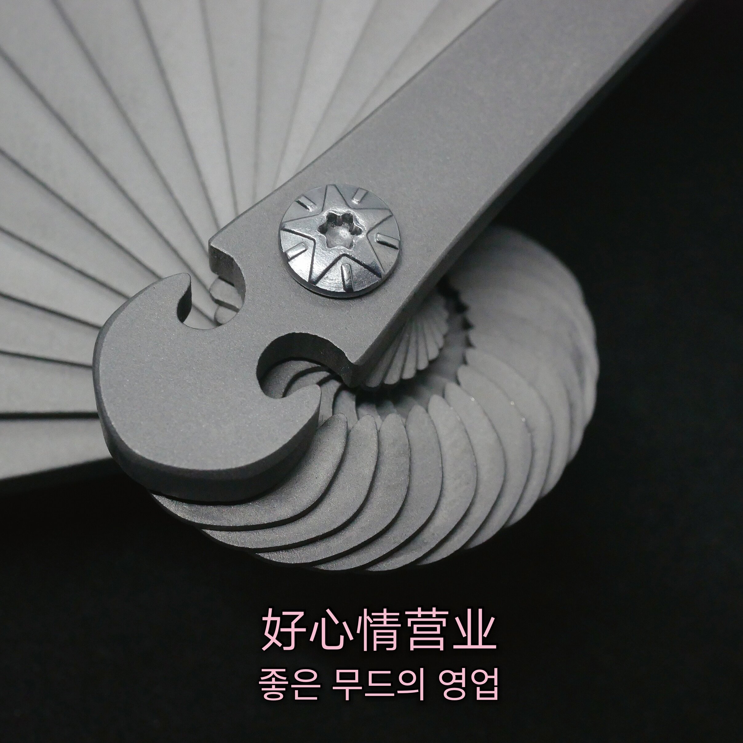 Crescent moon titanium alloy folding fan ten inch fifteen square summer metal tactical weapons fitness kung fu tai chi portable self-defense
