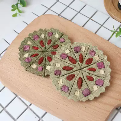 Owner's hand-made Chinchilla rabbit guinea pig hamster molars pizza straw pie crepes small pet snack Timothy