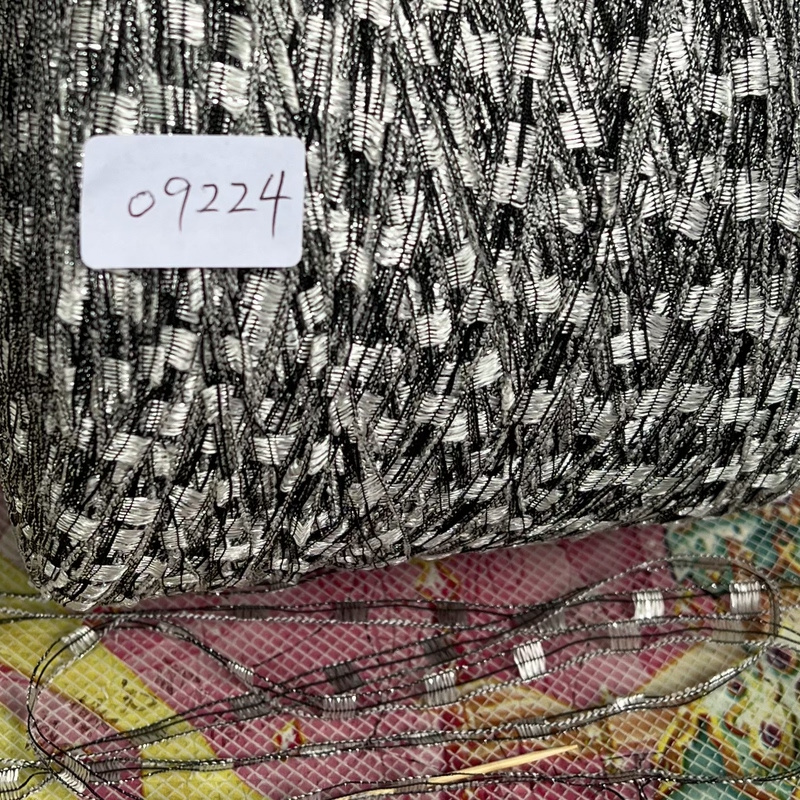 Special Medium-Hard Black and White Glitter Stair Yarn, Track Yarn, Mixed Yarn for Bags, Weight Price Is 500 Grams Special Medium-Hard Black and White Glitter Stair Yarn, Track Yarn, Mixed Yarn for Bags, Weight Price Is 500 Grams