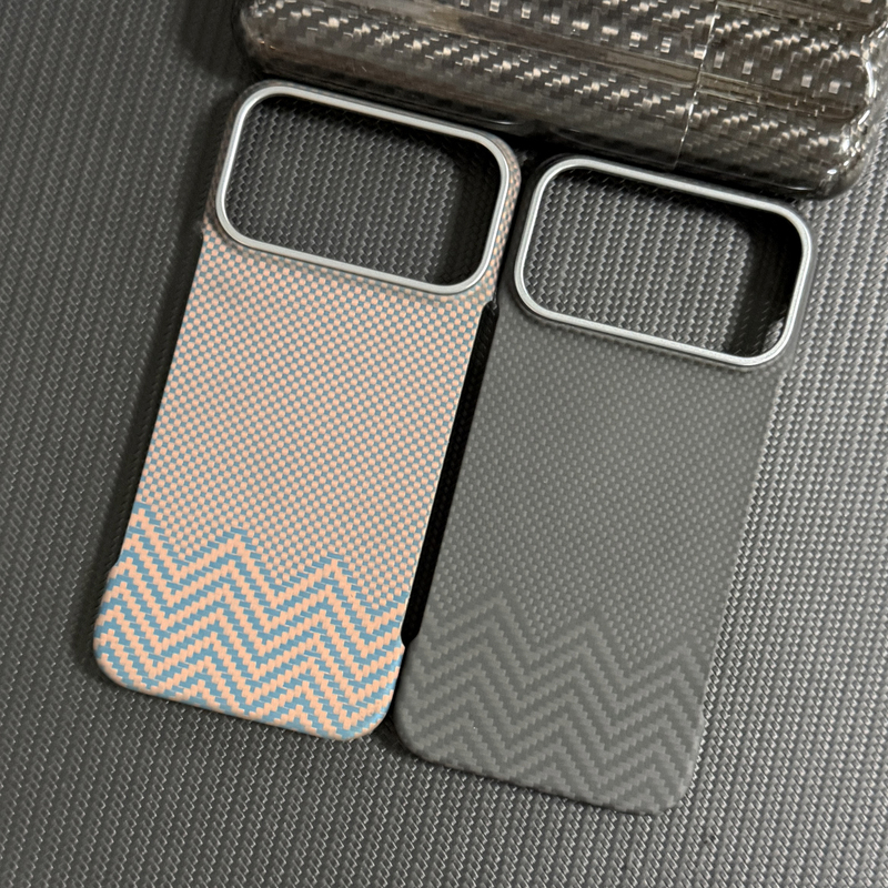 Suitable for Apple iPhone 17 Pro Max Carbon Fiber Kevlar Frameless Hollow-Out Phone Case, Ultra-Thin 600D Fine-Grained Full-Cover Aramid Anti-Drop Anti-Slip Half-Cover Magnetic Hard Protective Case