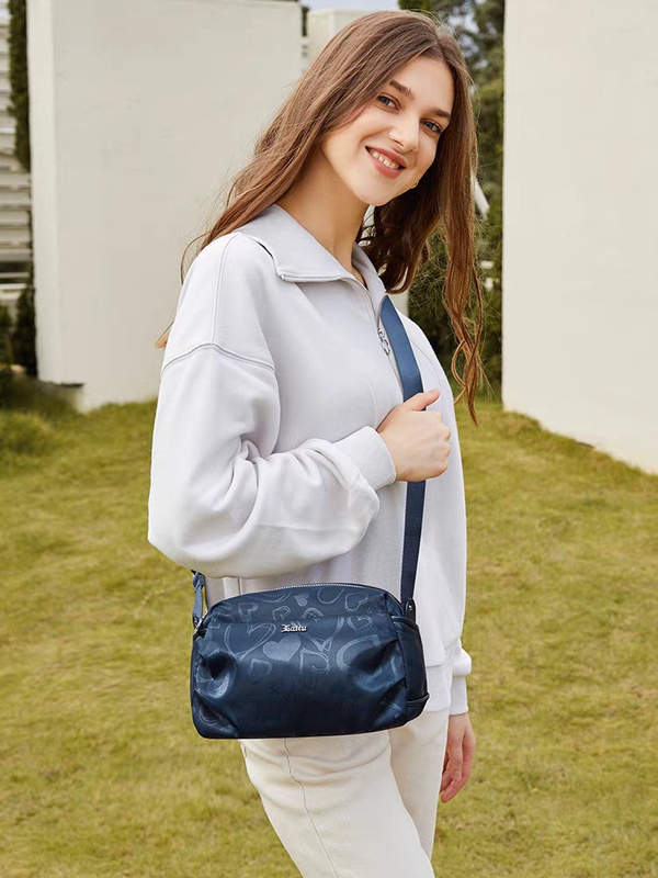 Leif Middle-Aged Mom's Commuter Crossbody Bag, New Women's Canvas Shoulder Bag, Versatile Oxford Cloth Nylon Small Bag