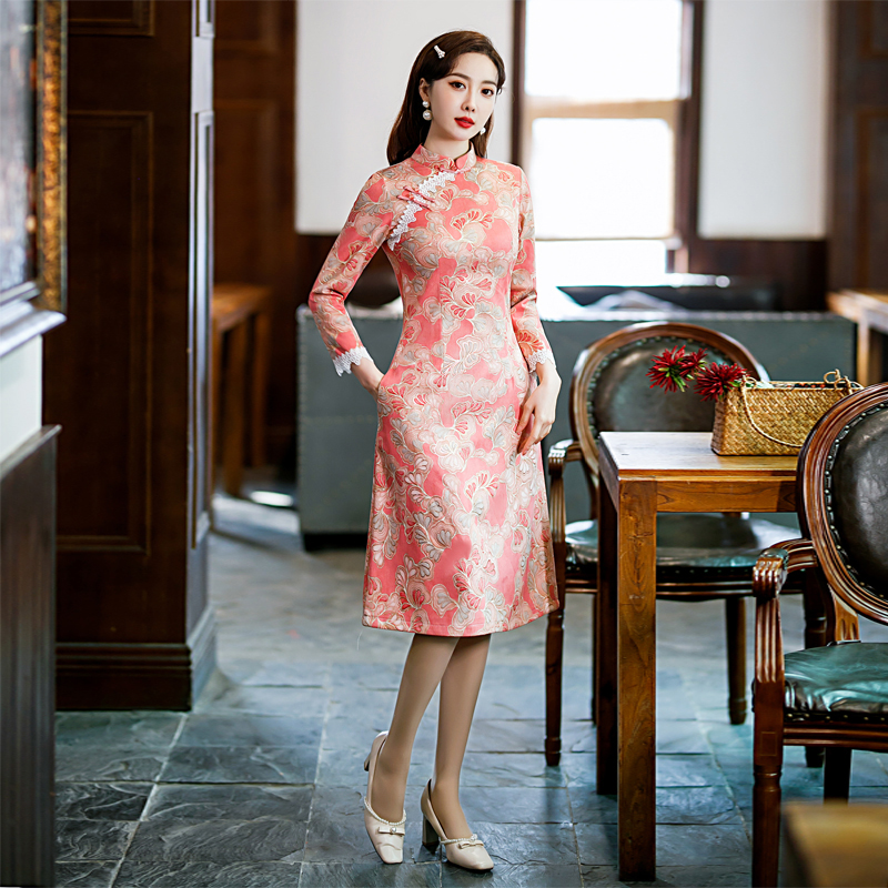 Spring velvet cheongsam, retro elegant dress for mother, trend of season