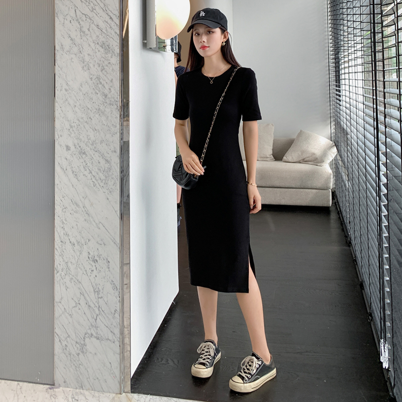 Black Dress with a Slim Fit and Elegant Feel, High-End 2026 Autumn New Style, Slit Mid-Length Little Black Dress
