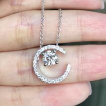 Fu Daisheng 18K 100 70 70 points 90 Diamonds Pendant Fashion Diamond Necklace Woman 100 lap lock bone chain