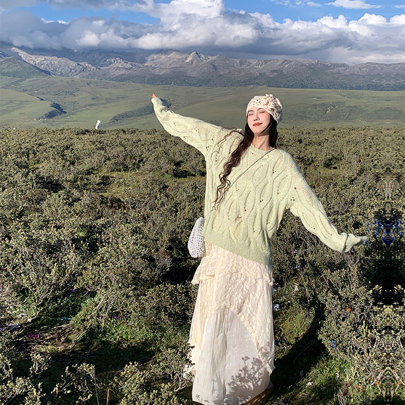 Avocado Green Cable Knit Sweater for Women, Autumn and Winter, Lazy and High-End Style, Loose Pullover Knitwear for Travel in Sichuan Avocado Green Cable Knit Sweater for Women, Autumn and Winter, Lazy and High-End Style, Loose Pullover Knitwear for Travel in Sichuan