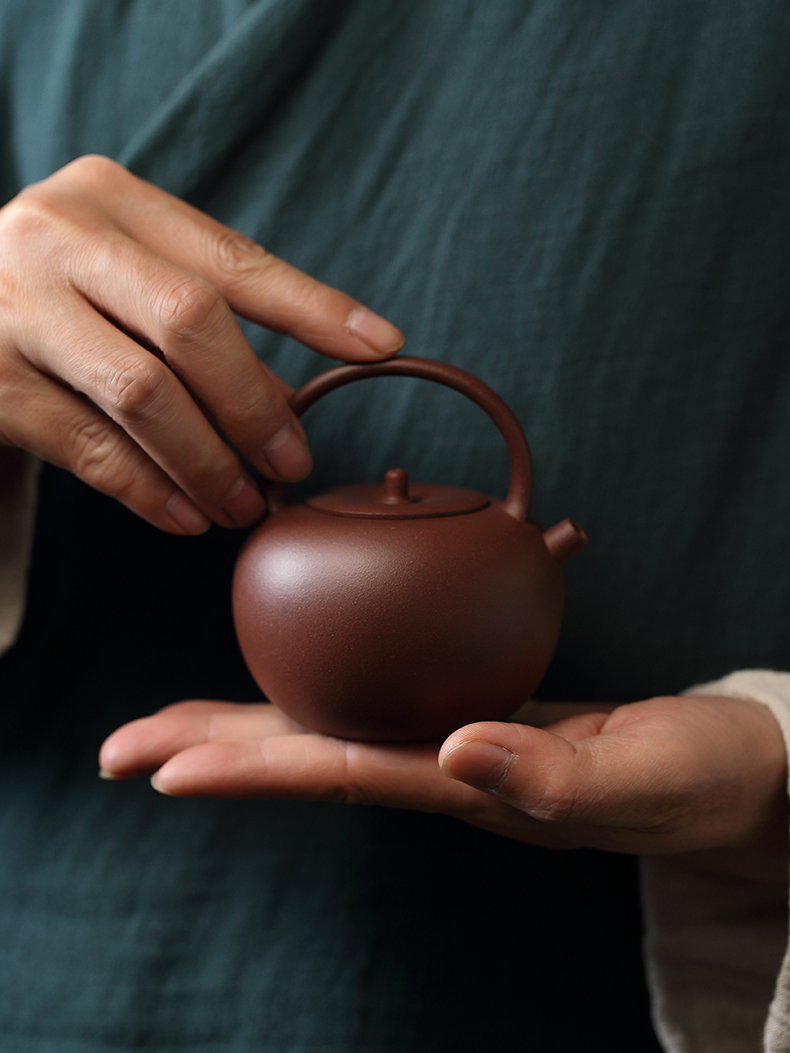 Cloud Cloud Wu Yafei 】 the it undressed ore purple clay tea set is a type manual home tea kettle