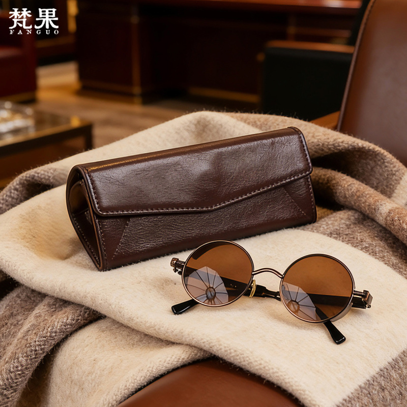 High-End Vegetable-Tanned Leather Anti-Pressure Glasses Case for Men and Women, Handmade Genuine Leather Myopia Sunglasses Storage Bag, Portable Hanging Bag