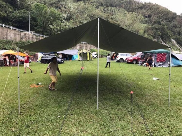 Taiwan steps up sunscreen beach multi-person sunscreen outdoor cool shed canopy sunscreen sunscreen 5 * 8 m