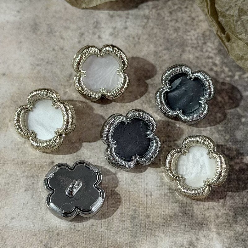 Four-Leaf Clover Button Accessories Casual Shirt Dress Chiffon Silk Top Skirt Black White Clothing Decoration Four-Leaf Clover Button Accessories Casual Shirt Dress Chiffon Silk Top Skirt Black White Clothing Decoration