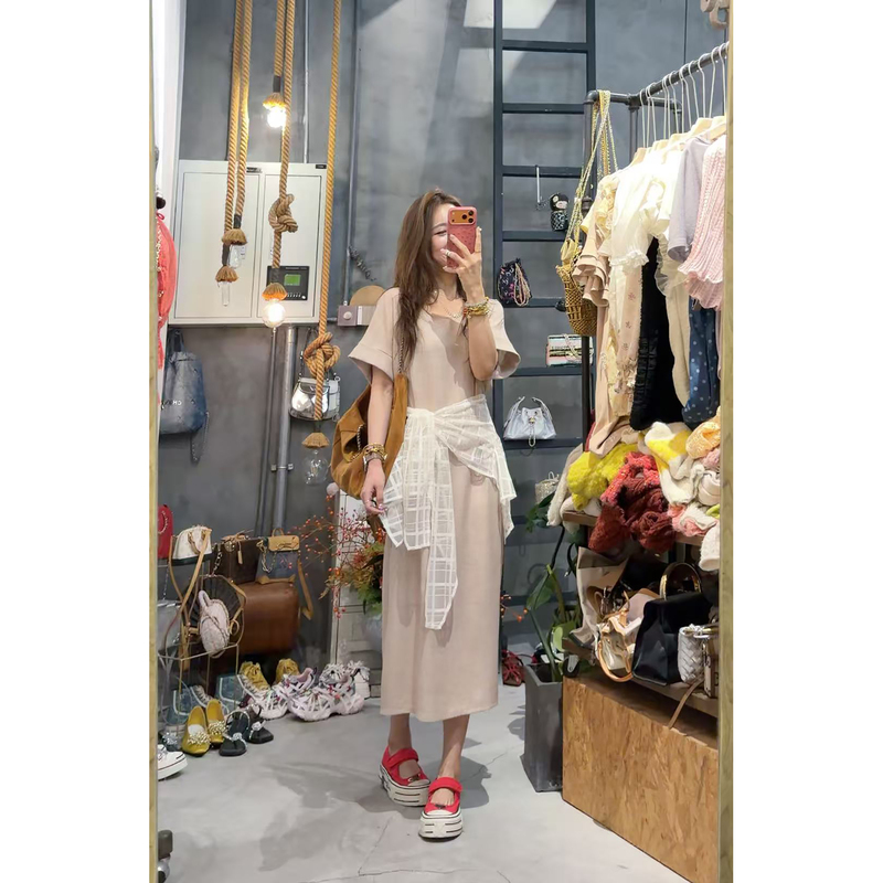 Suraoni Wears a Korean-Style, Elegant and Casual Short-Sleeved Dress + Plaid Lace Cape Q60629762