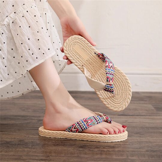 2025 new summer flip-flops for outer wear, fashionable soft-soled non-slip lightweight simple flat-soled slippers, casual flip-flops for women