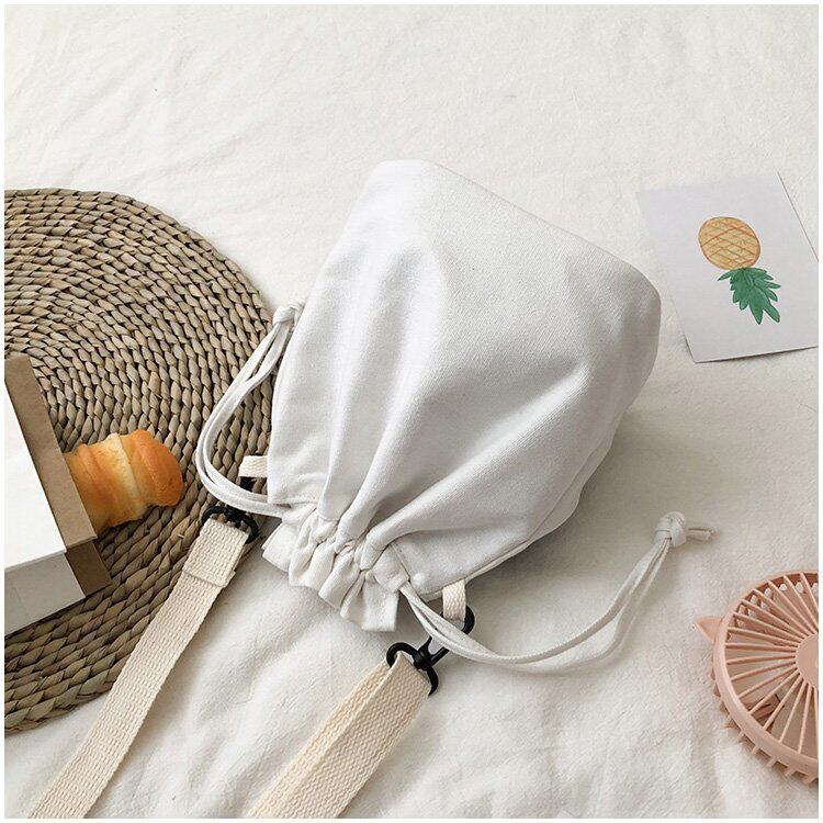 Детская сумка на ремне 春夏新款学生帆布小包包甜美淑女撞色单肩包可爱潮挂件抽绳斜挎包 Jifanpaul