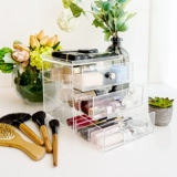 Консолидировать ящик для хранения на столе