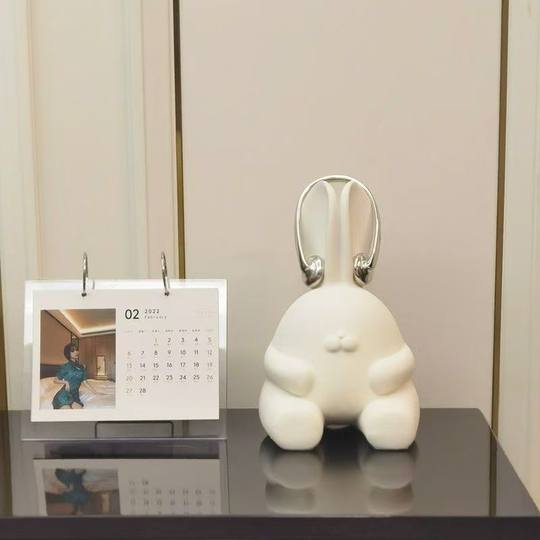 Modern Minimalist Cartoon White Rabbit High-Value Ornament for Sideboard, Wine Cabinet, Display Cabinet, Children's Room Decoration
