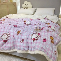 Привет, кошка (одеяло используется в двух целях)