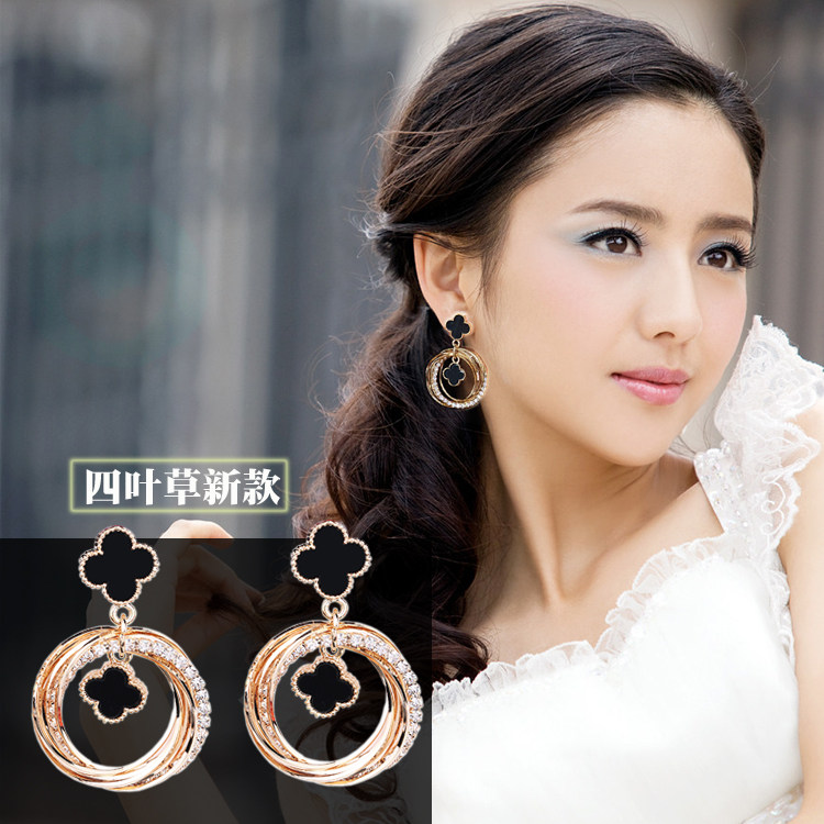 Fatal Gaze sterling silver four-leaf clover earrings female temperament Korean personality simple earrings sweet earrings earrings