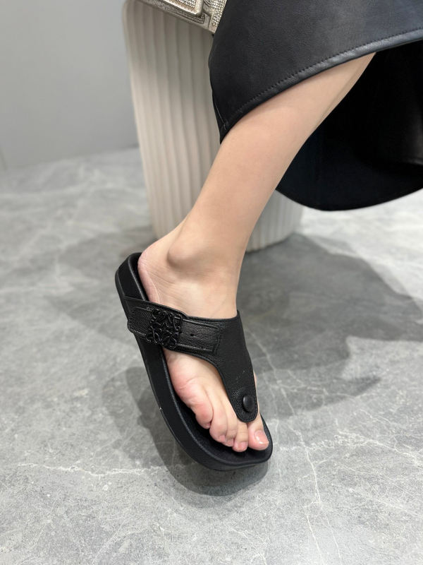 Luojia's New Fashionable Flats Flip-Flops, Thick-Soled Beach Sandals, Internet Celebrity's Same Style Flip-Flops, Non-Slip Women's Shoes Luojia's New Fashionable Flats Flip-Flops, Thick-Soled Beach Sandals, Internet Celebrity's Same Style Flip-Flops, Non-Slip Women's Shoes