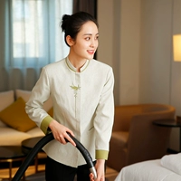 Светло-зеленый топ с длинными рукавами