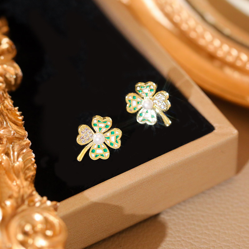 Green plaid four-leaf straw earrings female pearl earrings light and luxurious mosquito coil ear clip without earbuds earrings 2022 new