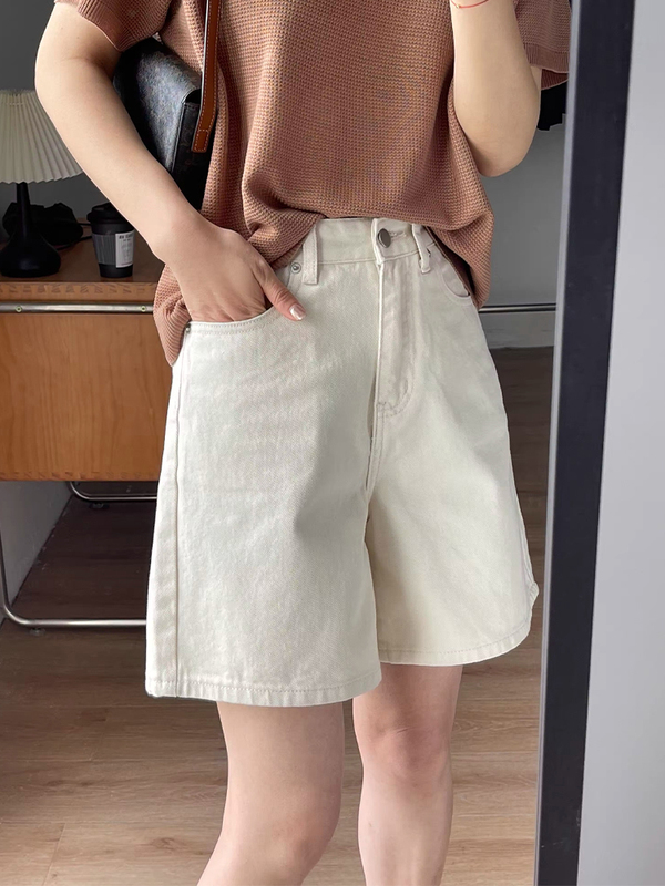 Apricot-Colored Denim Shorts for Women, Summer Thin Style, Plus Size, High-Waisted, Loose, Slimming, Wide-Leg, Knee-Length Pants Suitable for Wide Hips and Thick Thighs Apricot-Colored Denim Shorts for Women, Summer Thin Style, Plus Size, High-Waisted, Loose, Slimming, Wide-Leg, Knee-Length Pants Suitable for Wide Hips and Thick Thighs