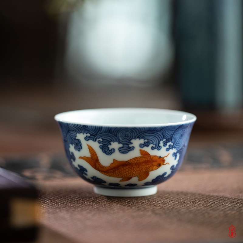 Qin Qiuyan jingdezhen blue and red see colour seawater fish grain cup cup master cup single CPU ceramic sample tea cup by hand