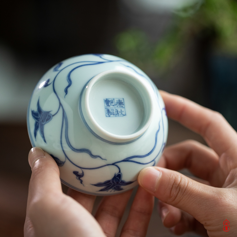 Qin Qiuyan blue - and - white hand - made day lilies grain single CPU jingdezhen manual CPU master cup and cup ceramic sample tea cup