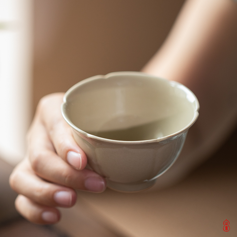 Sprawling up lotus - shaped kwai koubei jingdezhen checking ceramic cups masters cup personal special sample tea cup