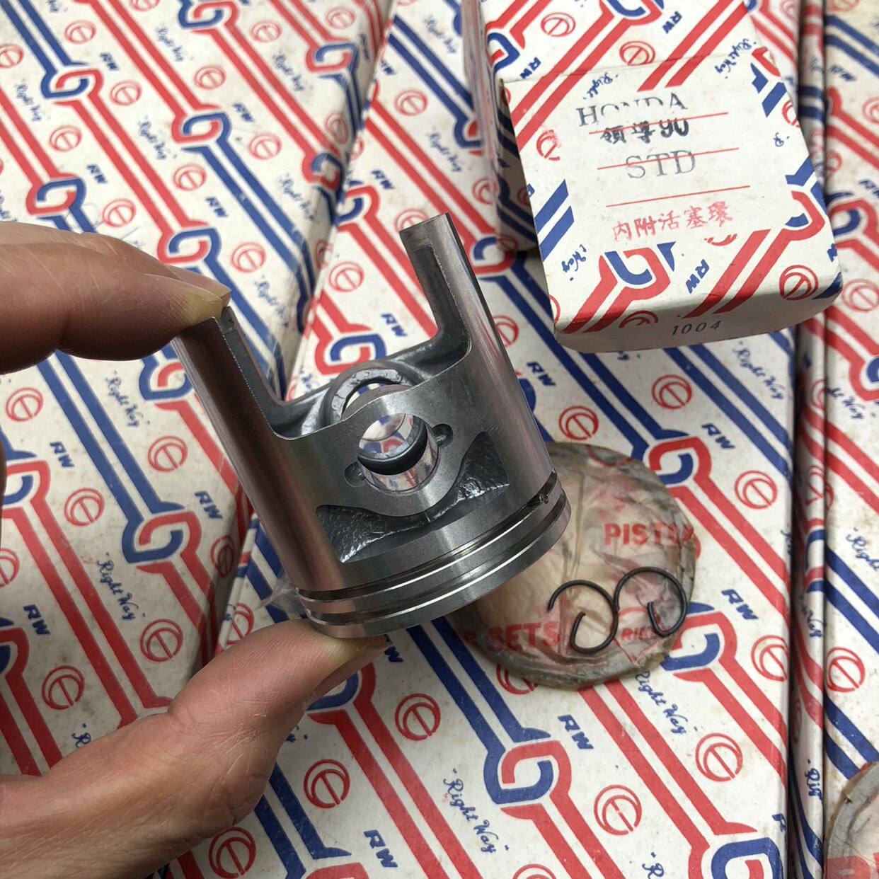 Taiwan's old Louis 90 track original specification 48 add specifications 49 piston group old inventory assembly ring