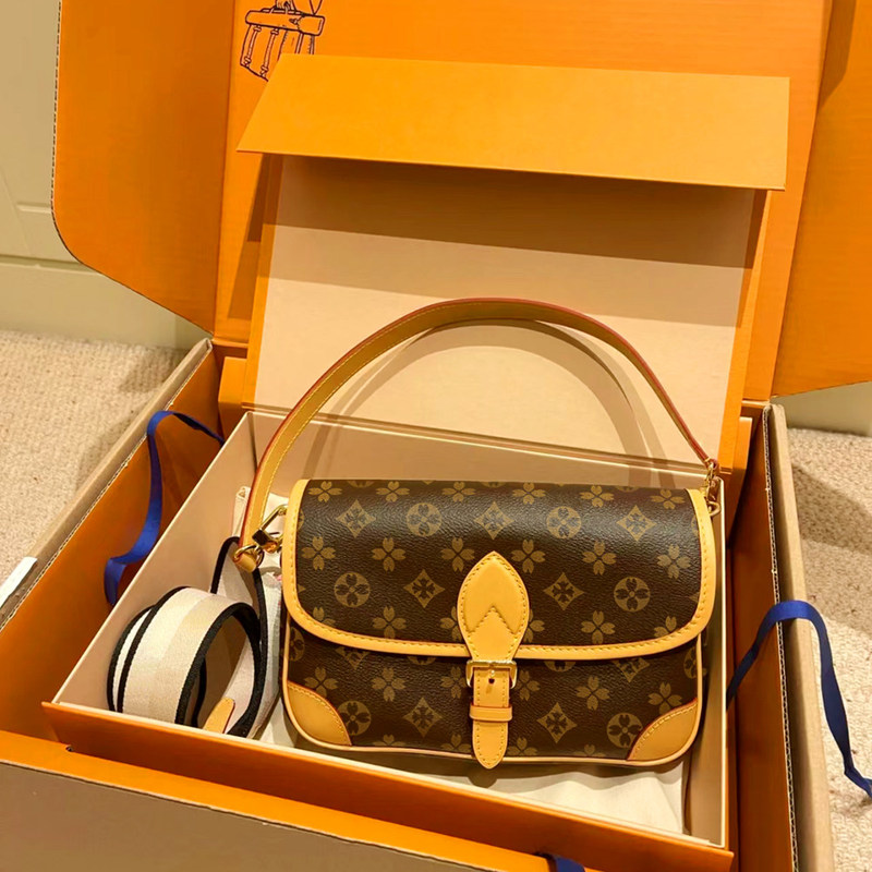 2026 New Diane Genuine Leather Baguette Bag Luxury Versatile Shoulder Crossbody Bag Wide Woven Underarm Messenger Bag for Women