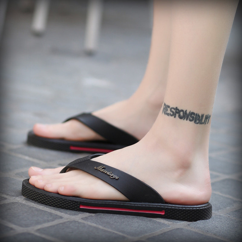 Slippers men's summer 2022 casual beach shoes middle-aged and elderly men's sandals and slippers can drive two wear sandals and slippers