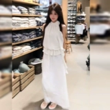 Высококачественное белое платье с подвесным воротником для отдыха на море для детей, лето 2025, новинка популярного горячего стиля, длинная юбка