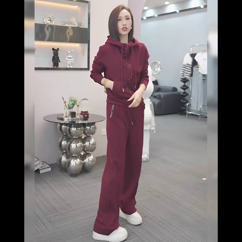 Deep autumn winter casual wear a whole set of wearing hitchhiking 2023 New wine red Lianhood thickened sweatshirt Two sets of women's clothes-Taobao