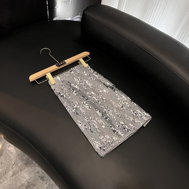 Heavy-Duty Silver Sequin Embroidered Velvet Sequin Skirt for Women, New Autumn Style, Elegant and Slimming Short Skirt X135