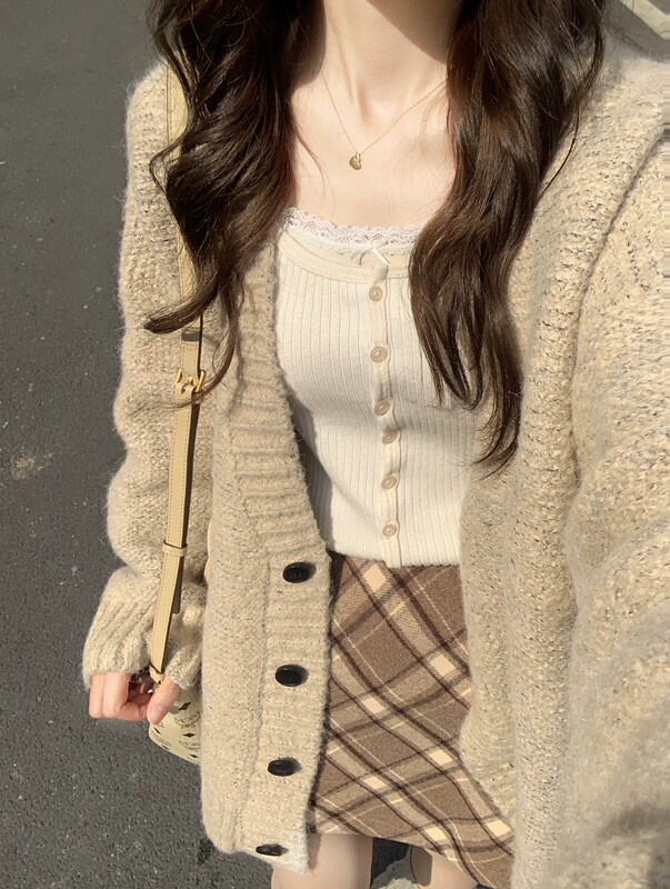 Lazy Style V-Neck Soft and Cozy Button-Up Sweater Women's Coat 2024 New Autumn and Winter Thickened Knitted Cardigan Top