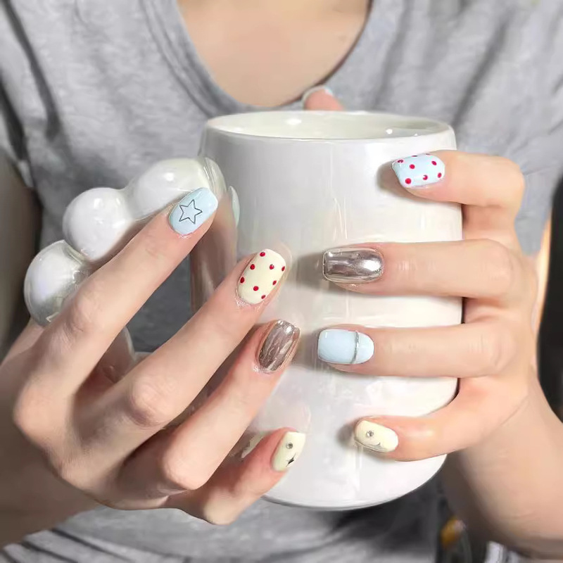 Purely Handmade Wearable Nails for Women, Short Style, Dynamic Polka Dots, Simple Cream Color, High-End Manicure, Fake Nails, Cute and Sweet