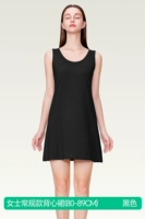 Черное платье без рукавов