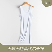 Белое платье без рукавов