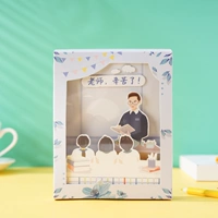 Учитель усердно работал над материалом (включая поздравительную карту)