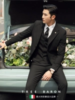 Черный костюм, жилет, штаны, рубашка, галстук