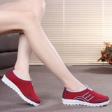 Модные слипоны, нескользящие дышащие туфли для матери, спортивная обувь для ходьбы, мягкая подошва, для среднего возраста