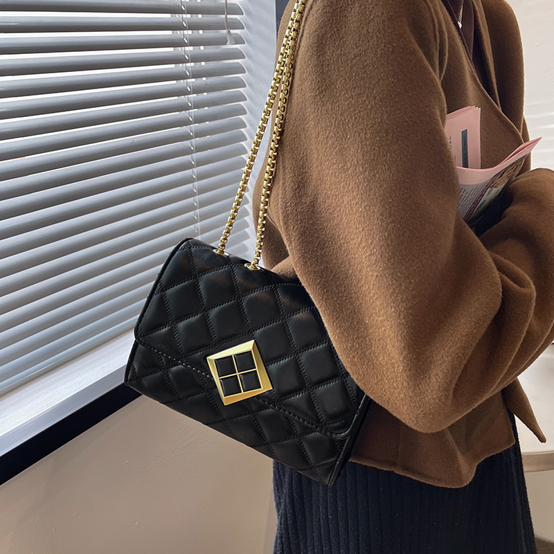 The Viagro Pie bag female summer 2022 new trend fashion popular sling bag with high - sentiment single shoulder bag