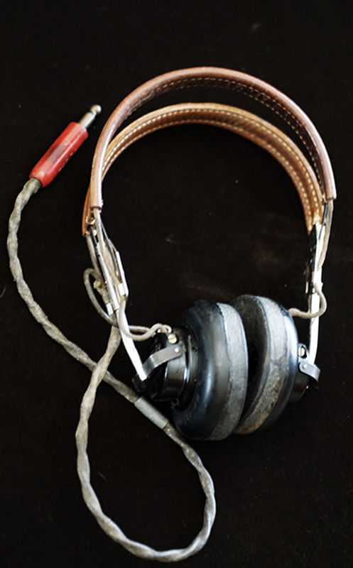 The U.S. Army version of the original Army fighter bomber officer soldier General ANBH 1 small earbuds