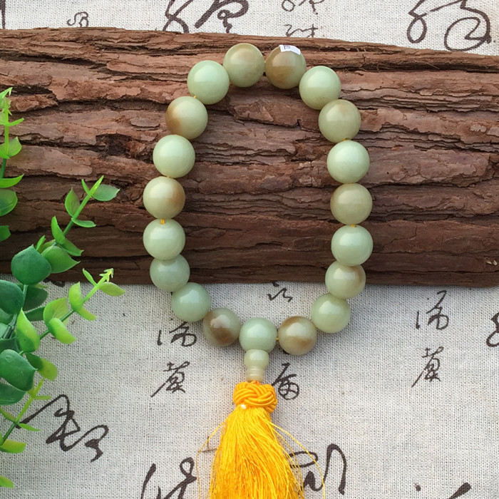 Yellow and white old jade 18 holding beads rosary processing Xiuyu analysis wood green river moyu and Tian jade 18 holding