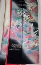 Writers: Japanese medieval silk kimono silk kimono large fur sleeves black and white colorful fan flower crane