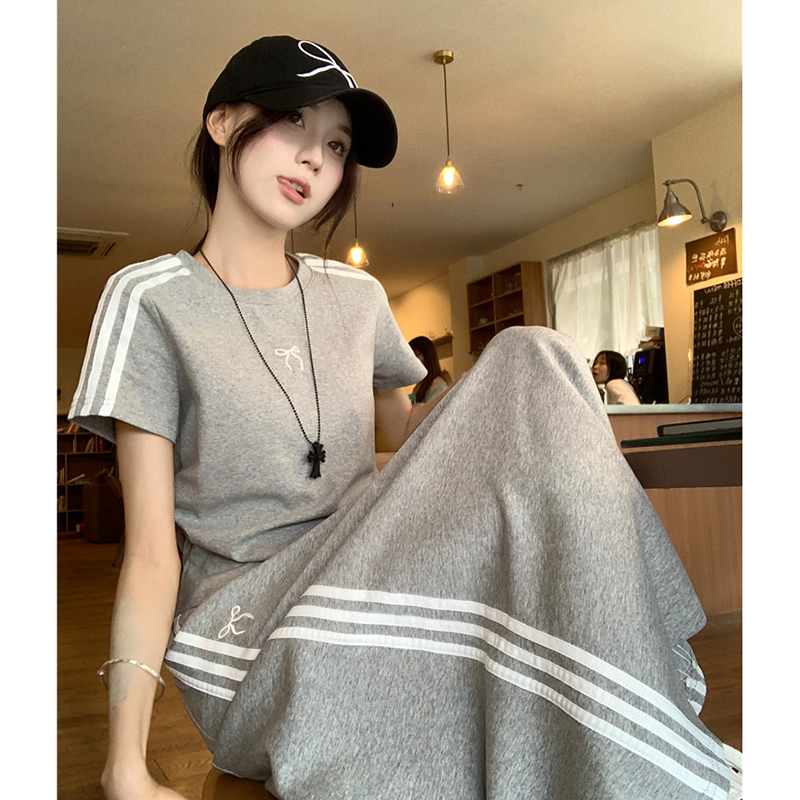 A Complete Set of Nursing Clothes for Summer, Short-Sleeved, Large Size, Slimming, Sports and Leisure, Postpartum and Breastfeeding Period Suit Skirt A Complete Set of Nursing Clothes for Summer, Short-Sleeved, Large Size, Slimming, Sports and Leisure, Postpartum and Breastfeeding Period Suit Skirt